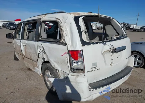 2010 Chrysler Town & Country Touring z USA, uszkodzony, nr VIN 2A4RR5D11AR346637